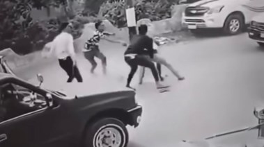 جانب من واقعة التعدي على رجل أمام أسرته بالدقهلية