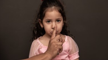 التطاول على الصغار - تعبيرية