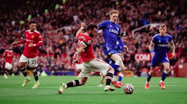 مبارة سابقة بين مانشستر يونايتد وإيفرتون 