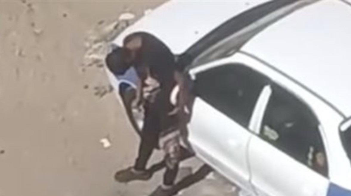 شخص يتعاطى المواد المخدرة