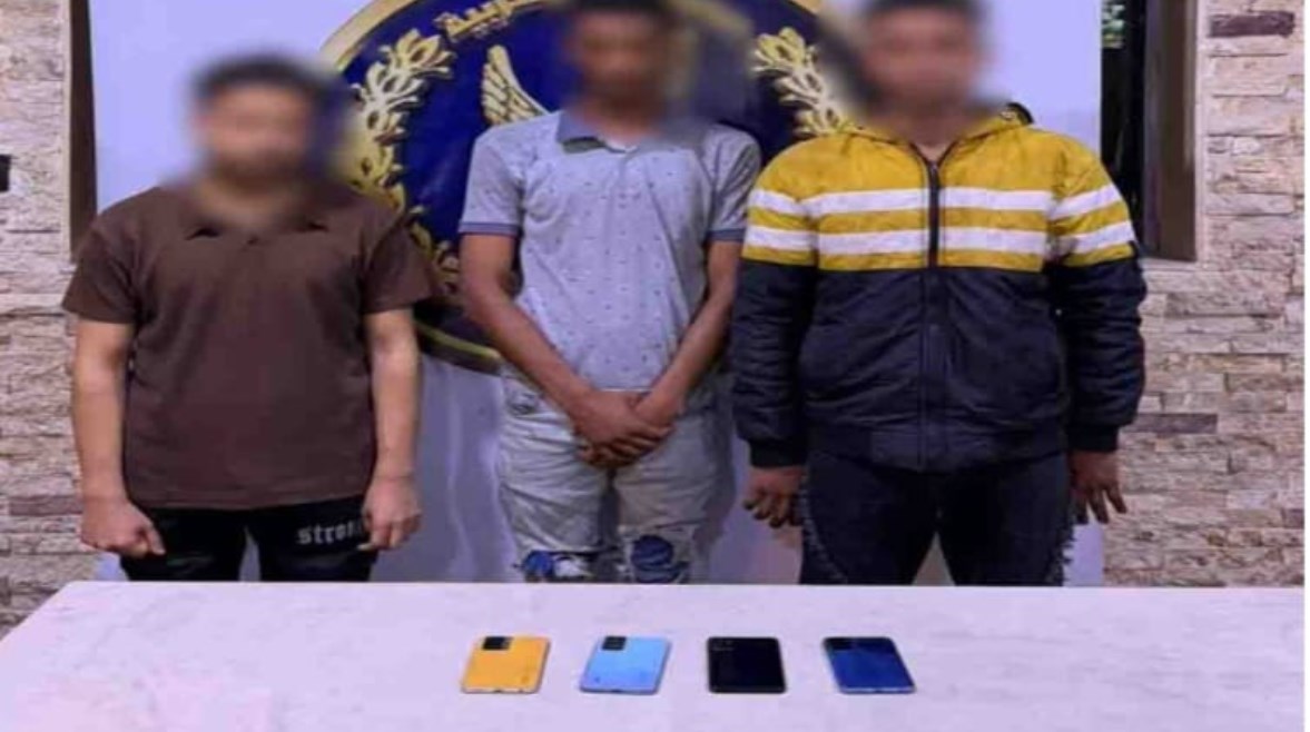 المتهمون بعد ضبطهم