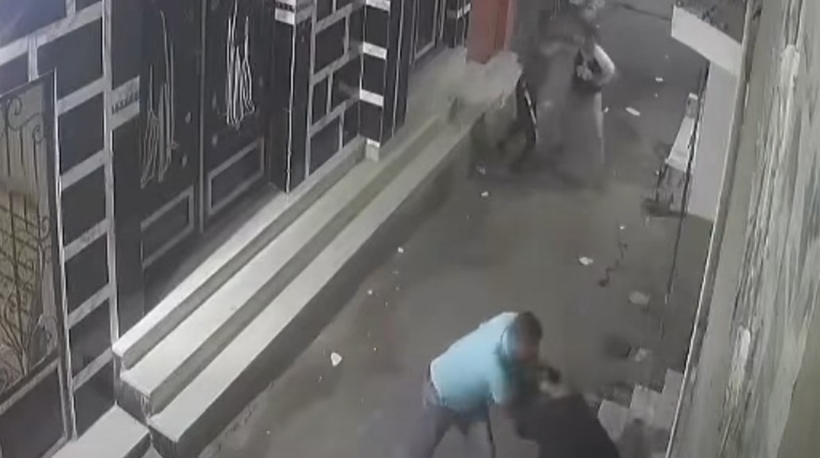 فيديو اعتداء على شاب ووالدته بالمنوفية