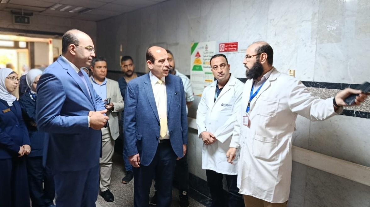 نائب وزير الصحة والسكان الدكتور عمرو قنديل بمستشفي شبرا العام