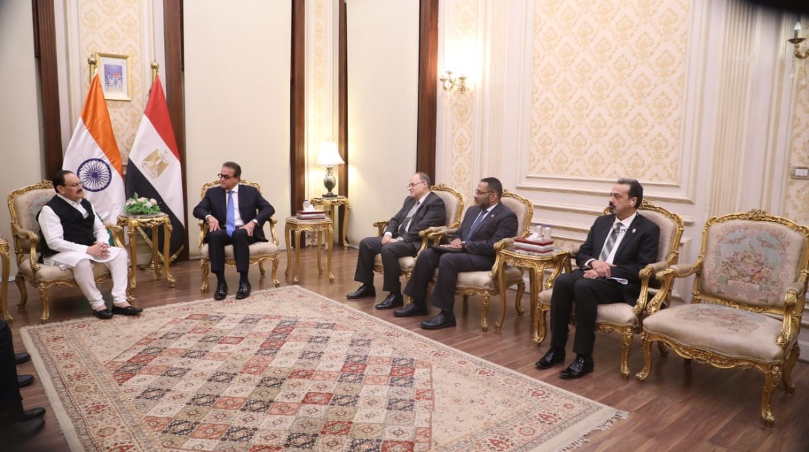 وزير الصحة الدكتور خالد عبدالغفار خلال لقائه بوزير الصحة الهندي