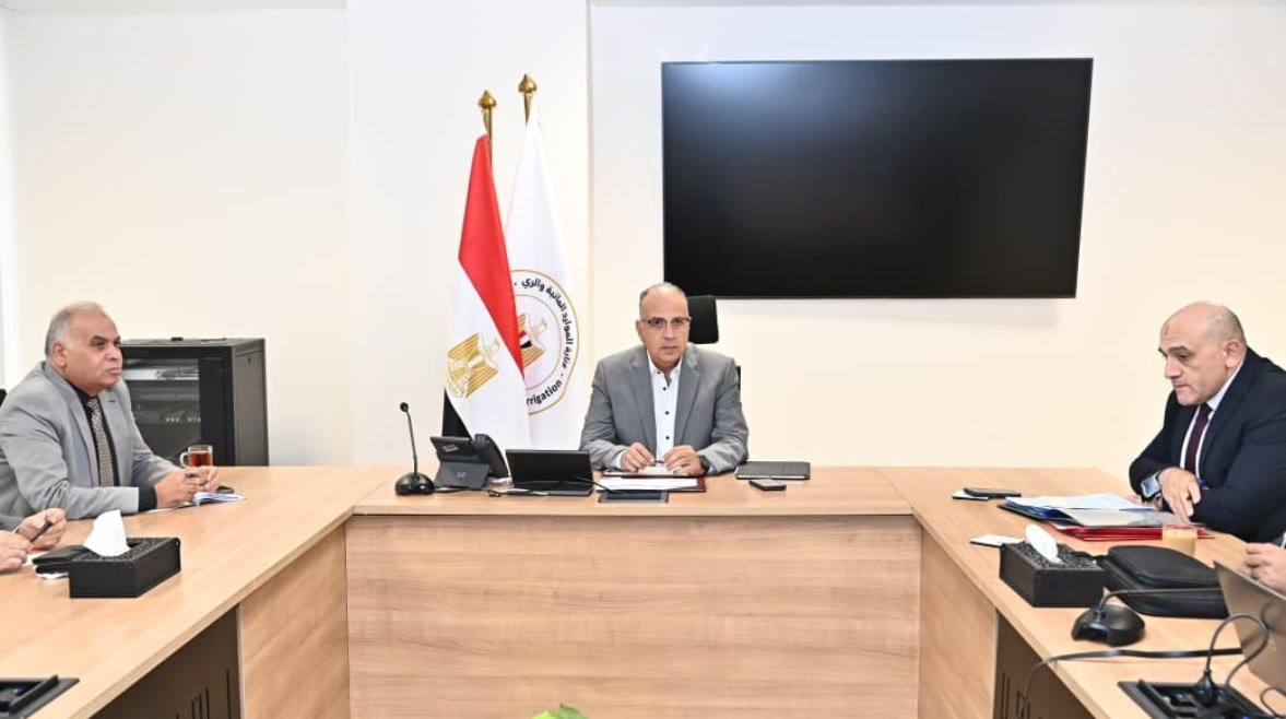 وزير الموارد المائية والري هاني سويلم خلال الاجتماع