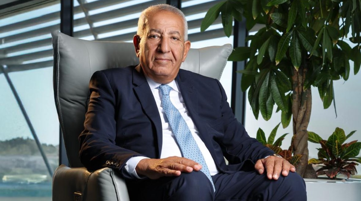 رئيس مجلس إدارة مجموعة بيك الباتروس للفنادق والمنتجعات السياحية رجل الأعمال كامل أبو علي