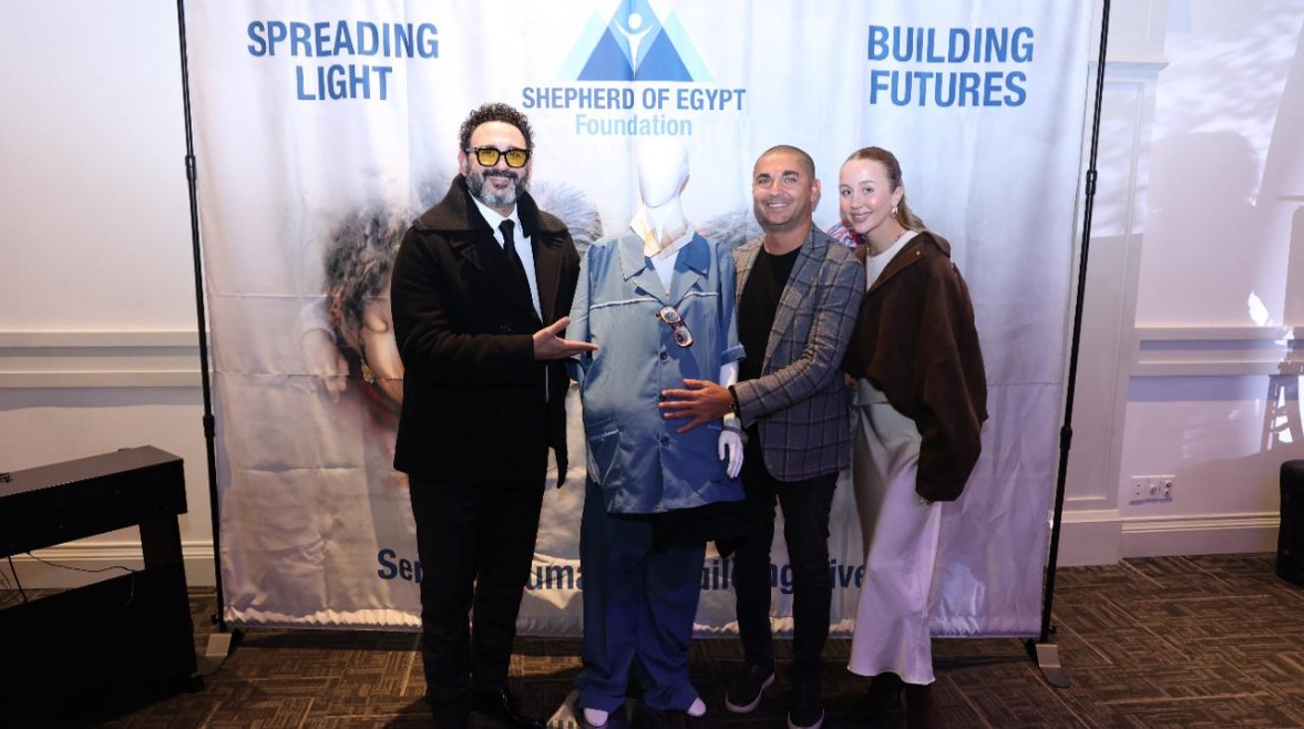 أكرم حسني يتبرع ببدلة “أبو حفيظة”