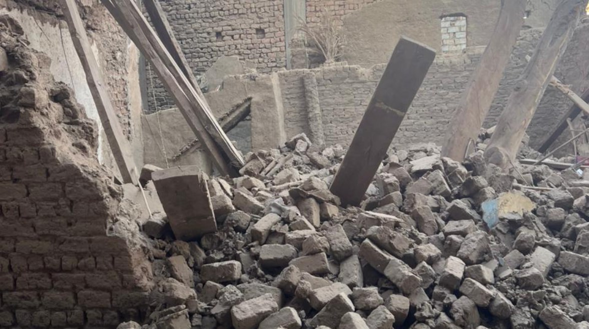 المنزل المنهار في قرية الصياد بقنا