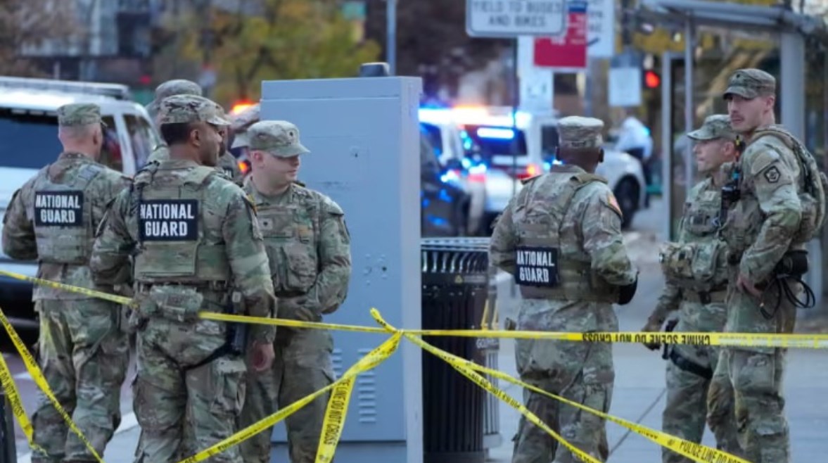 أفراد الحرس الوطني في واشنطن بعد حادث إطلاق نار قرب البيت الأبيض 
