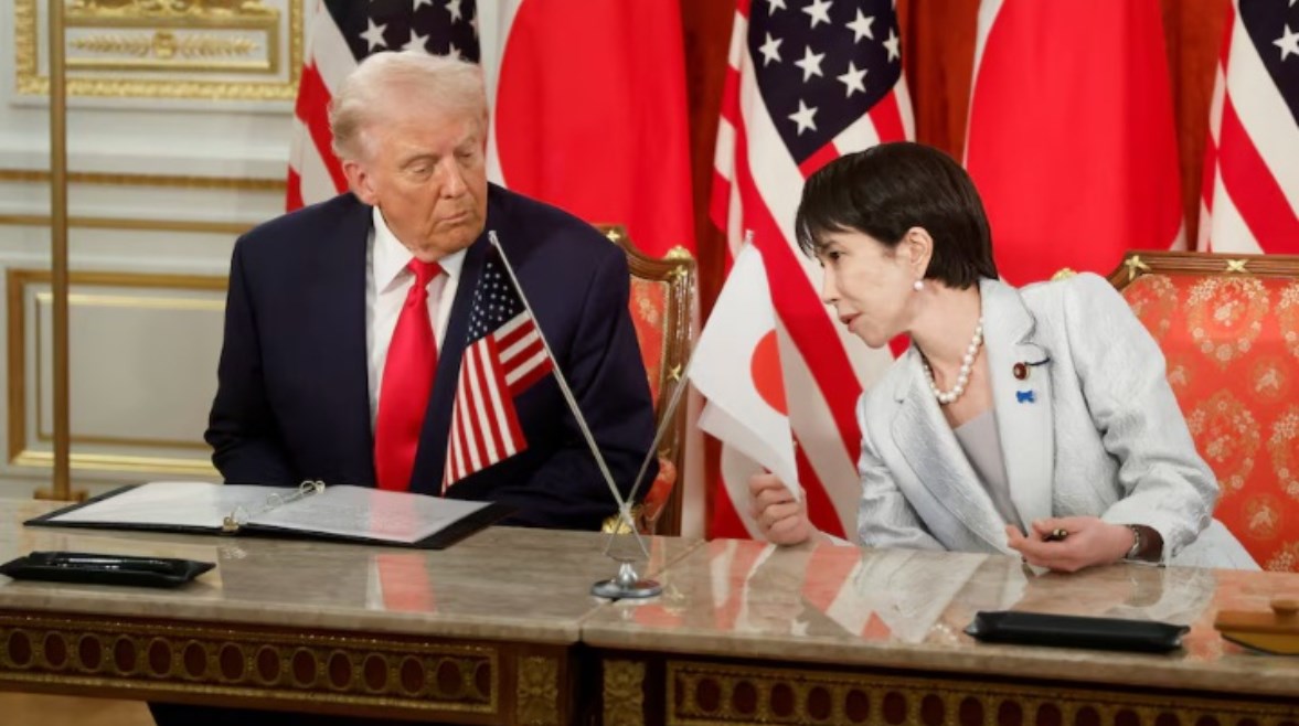 دونالد ترامب ورئيسة الوزراء اليابانية ساناي تاكايتشي، صورة أرشيفية 