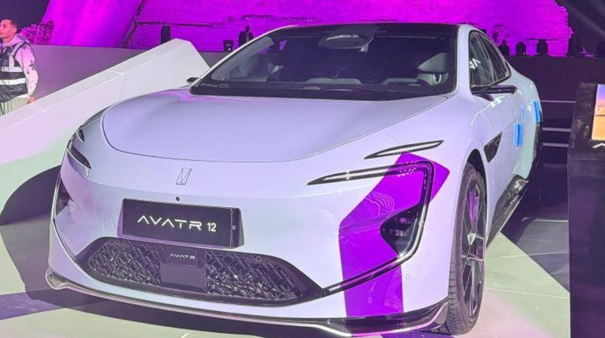 سيارة AVATR 12