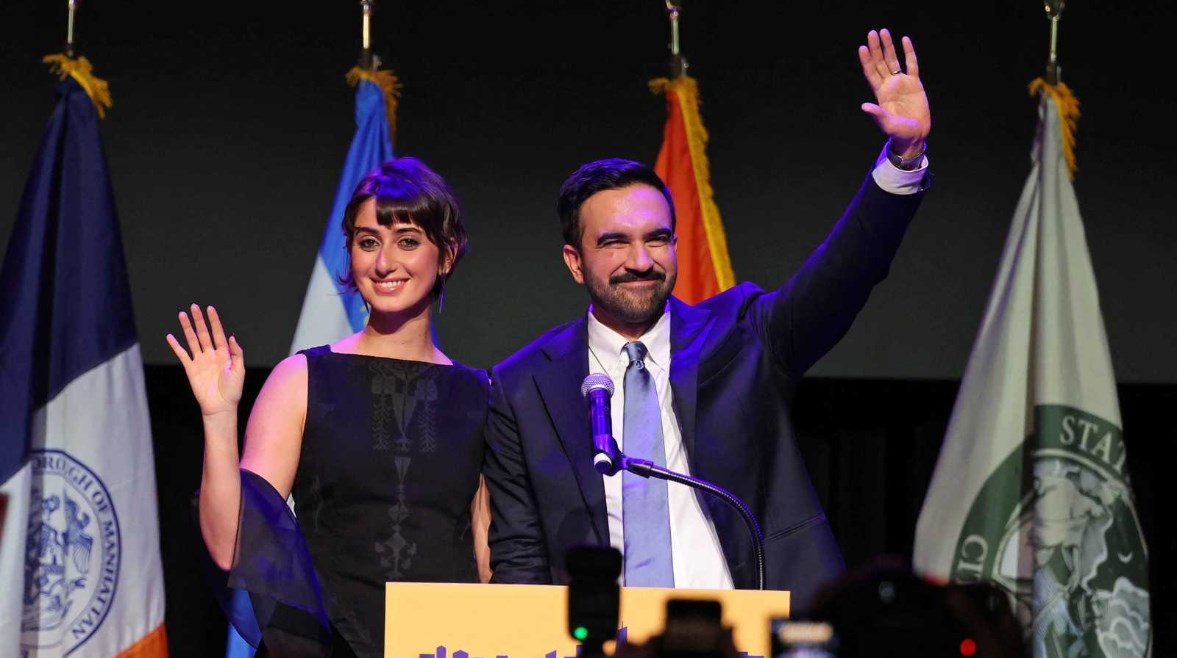 عمدة نيويورك زهران ممداني وزوجته راما دوجي