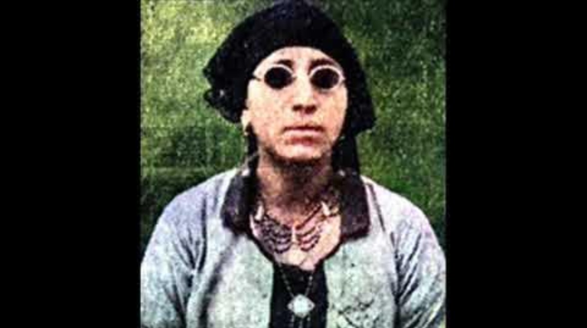 القارئة سكينة حسن 