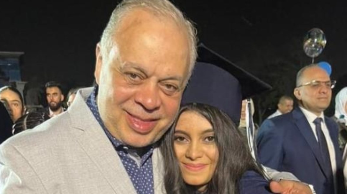 الفنان أشرف زكي وابنته مريم