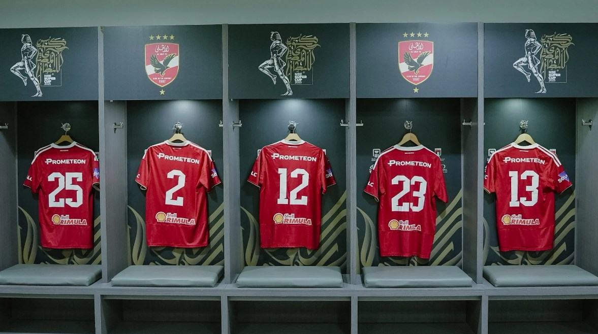 صورًا من داخل غرفة ملابس الأهلي