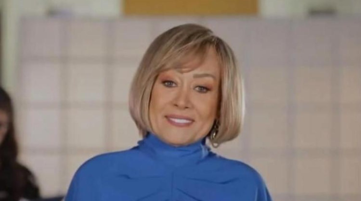 الفنانة هالة فاخر