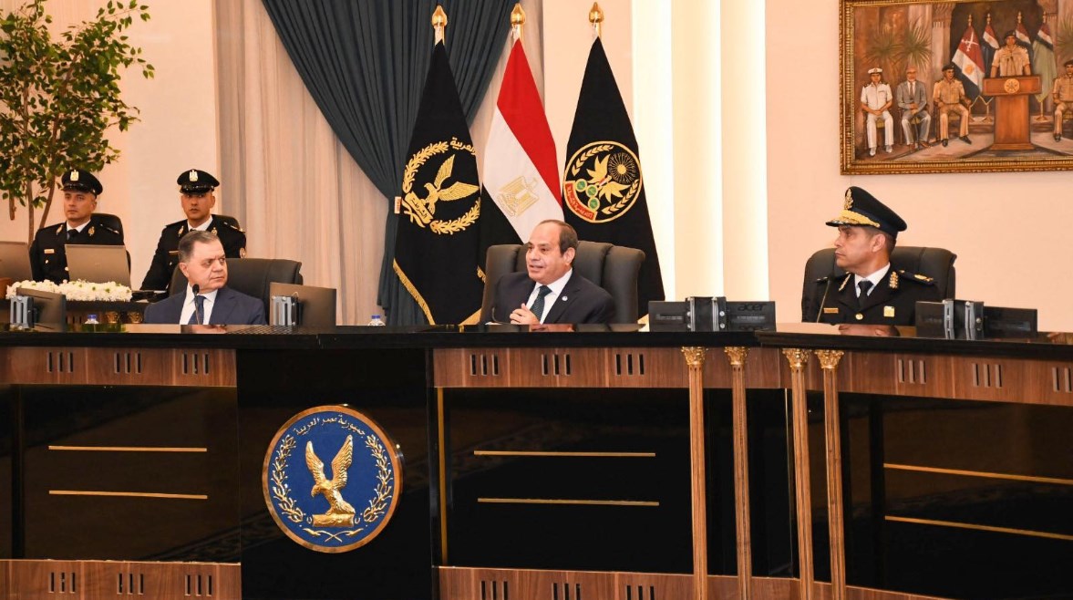 الرئيس السيسي خلال متابعته اختبارات كشف الهيئة