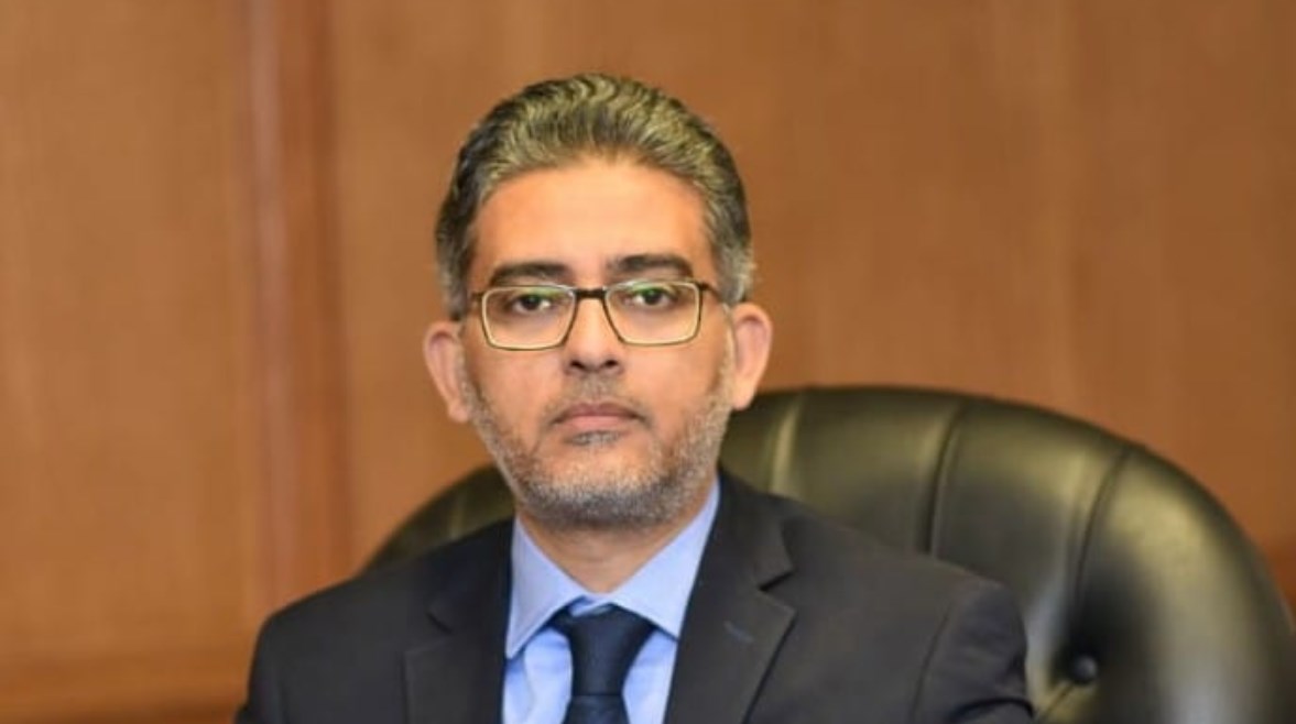 الدكتور أحمد عبد العزيز 