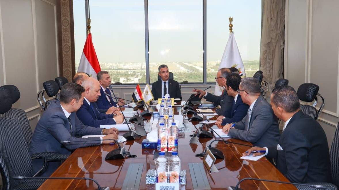 جانب من اجتماع وزير التموين 