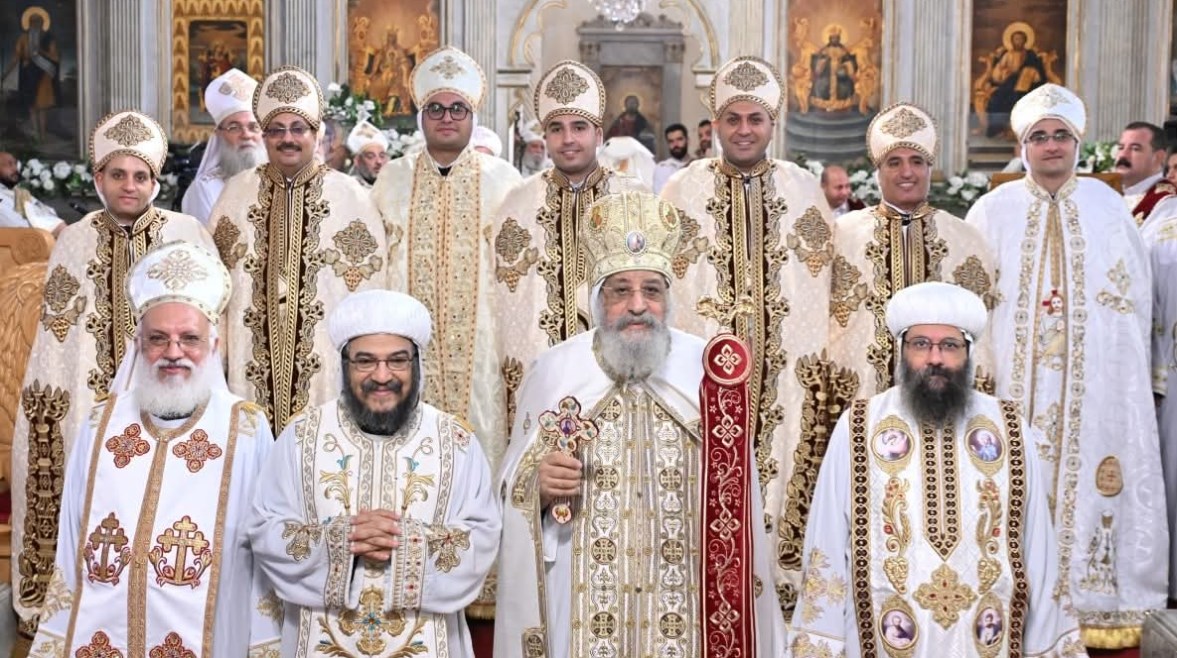 البابا تواضروس يترأس قداس سيامة كهنة وقمامصة جدد بالإسكندرية 