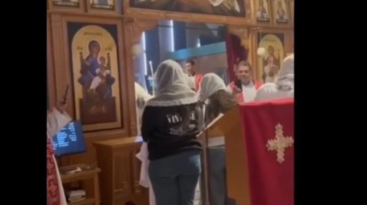 مقطع من فيديو الأنباء بولس أثناء رسامة الفتيات شماسات