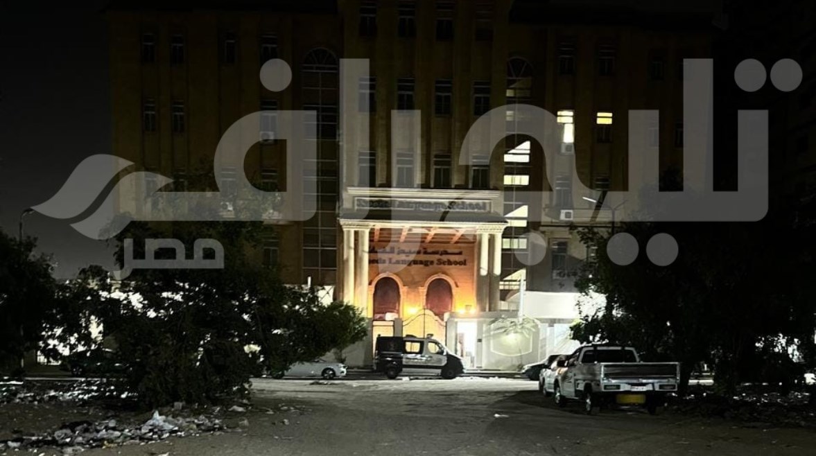 صورة من موقع الحادث اثناء اقتياد المتهمين للمدرسة