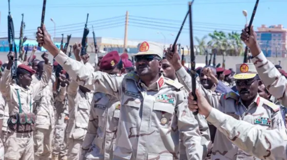 الإتحاد الأوروبي يعتزم فرض عقوبات علي عبد الرحيم دقلو