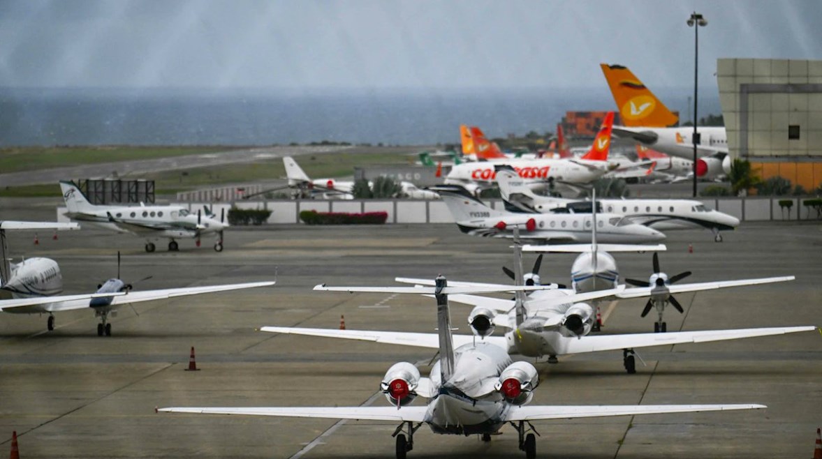 كاراكاس تسحب تراخيص 6 شركات طيران علقت رحلاتها إلي فنزويلا عقب التحذير الأمريكي