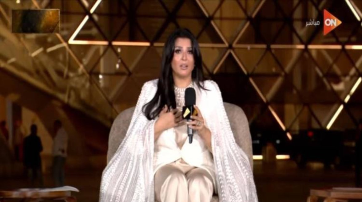 منى الشاذلي بالزي الفرعوني منى الشاذلي بالزي الفرعوني