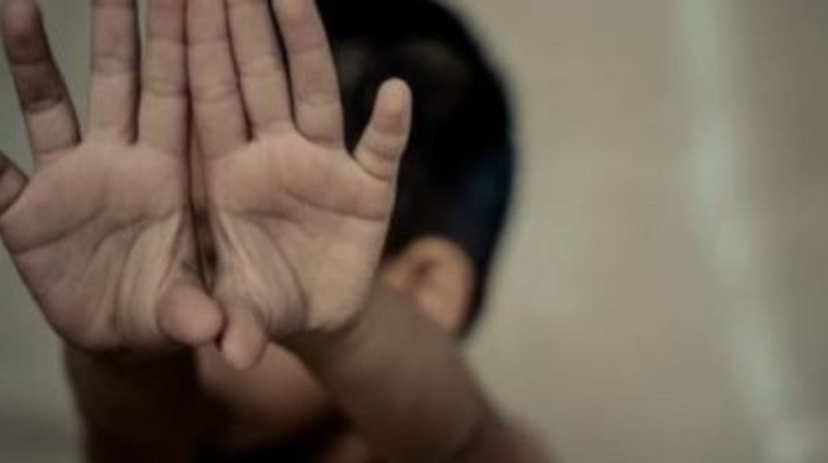 الاعتداء على الصغار-تعبيرية