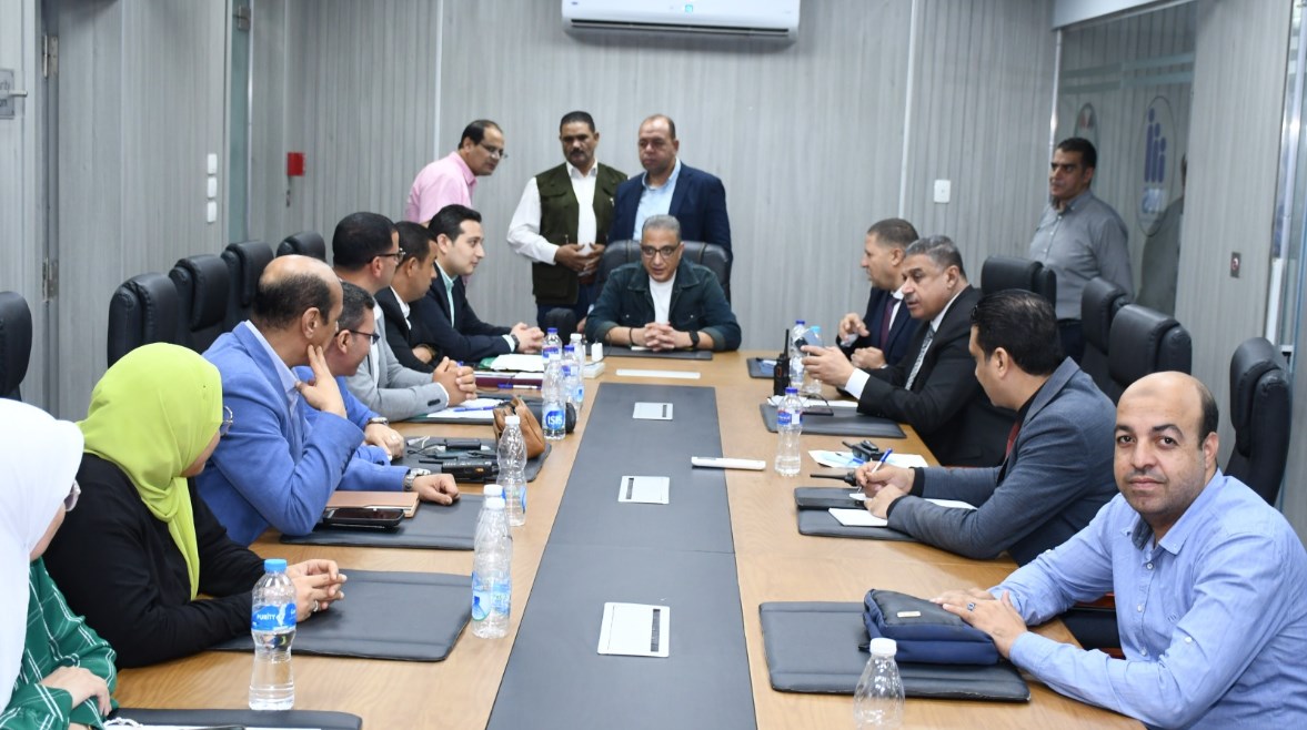 صورة من غرفة متابعة المحافظة للانتخابات 