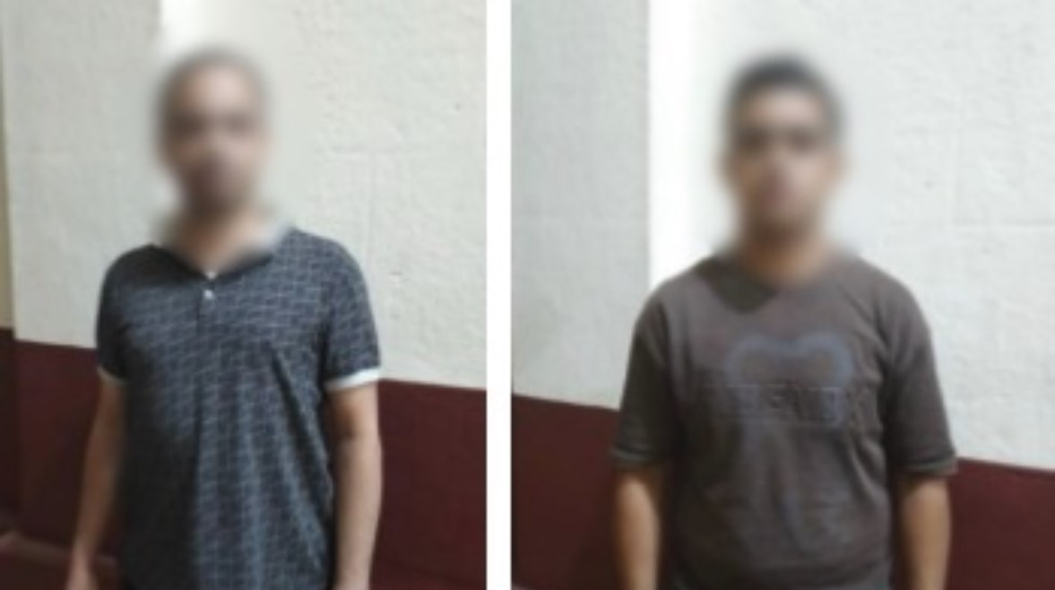 المتهمان بعد ضبطهما 