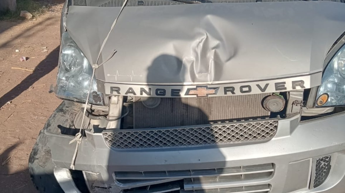 السيارة وعليها آثار الحادث