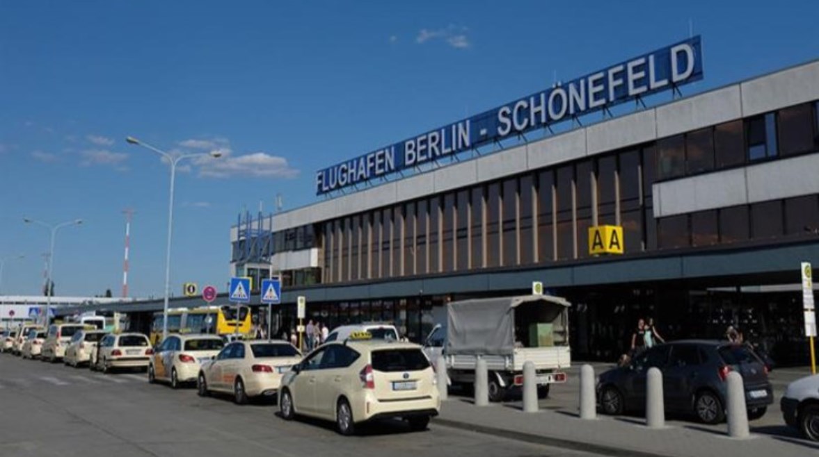 مطار برلين  مطار برلين