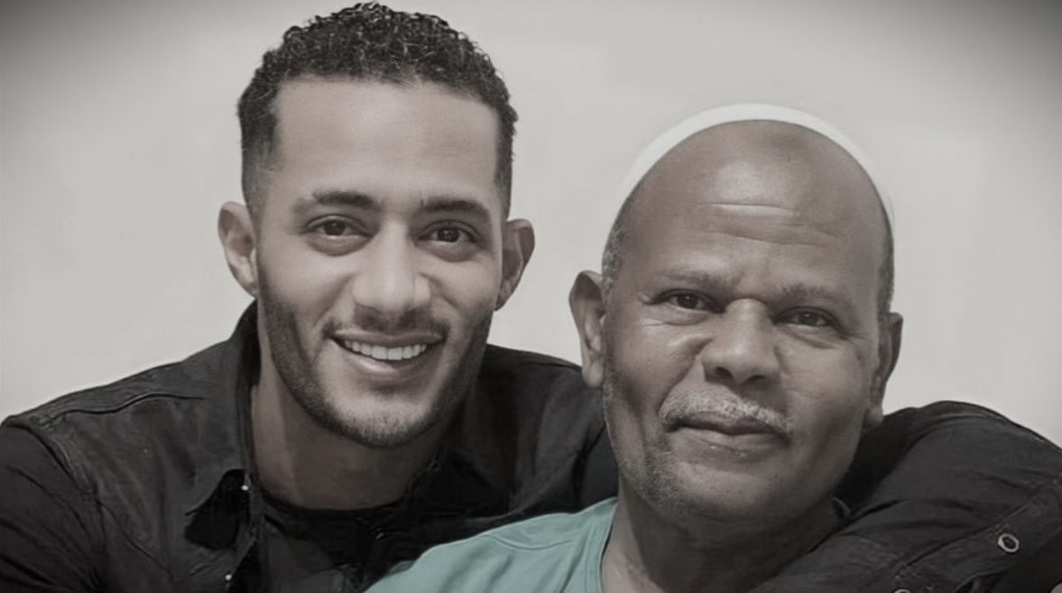 محمد رمضان يحدد موعد ومكان عزاء والده الراحل