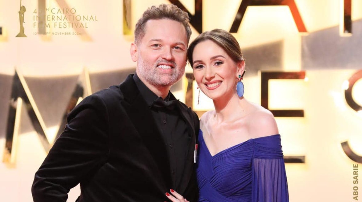 محمد محمود عبد العزيز وزوجته