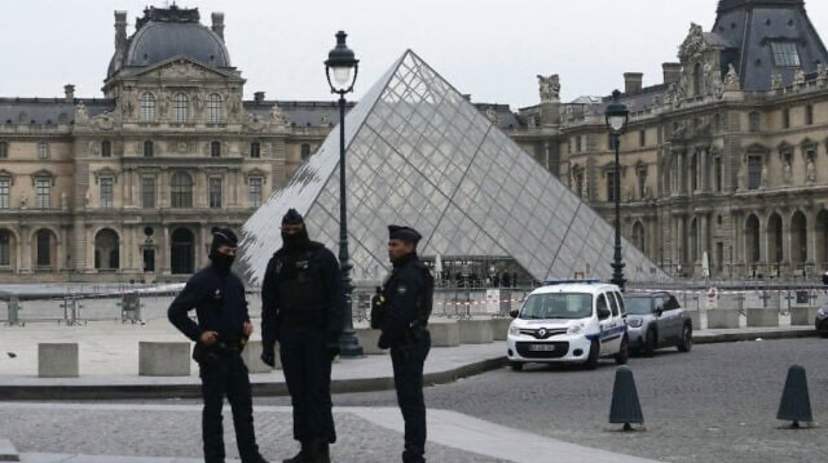 إغلاق قاعة في متحف اللوفر