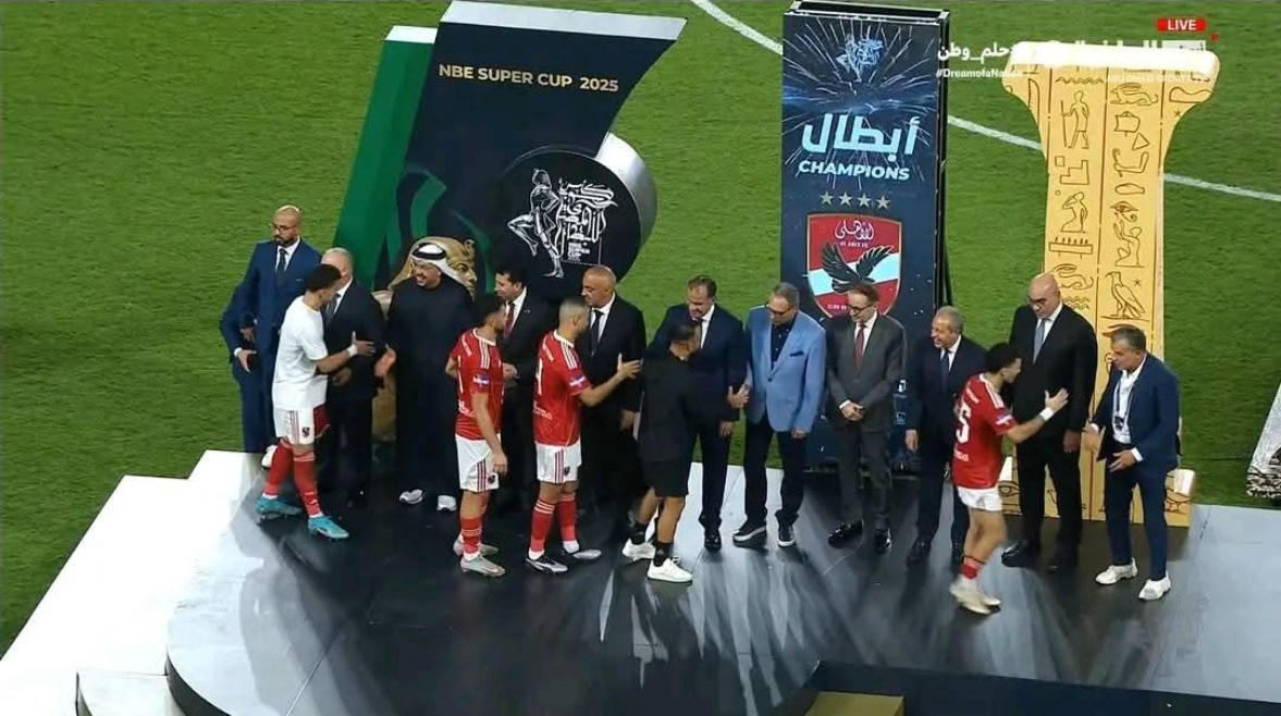 زيزو يرفض مصافحة هشام نصر 