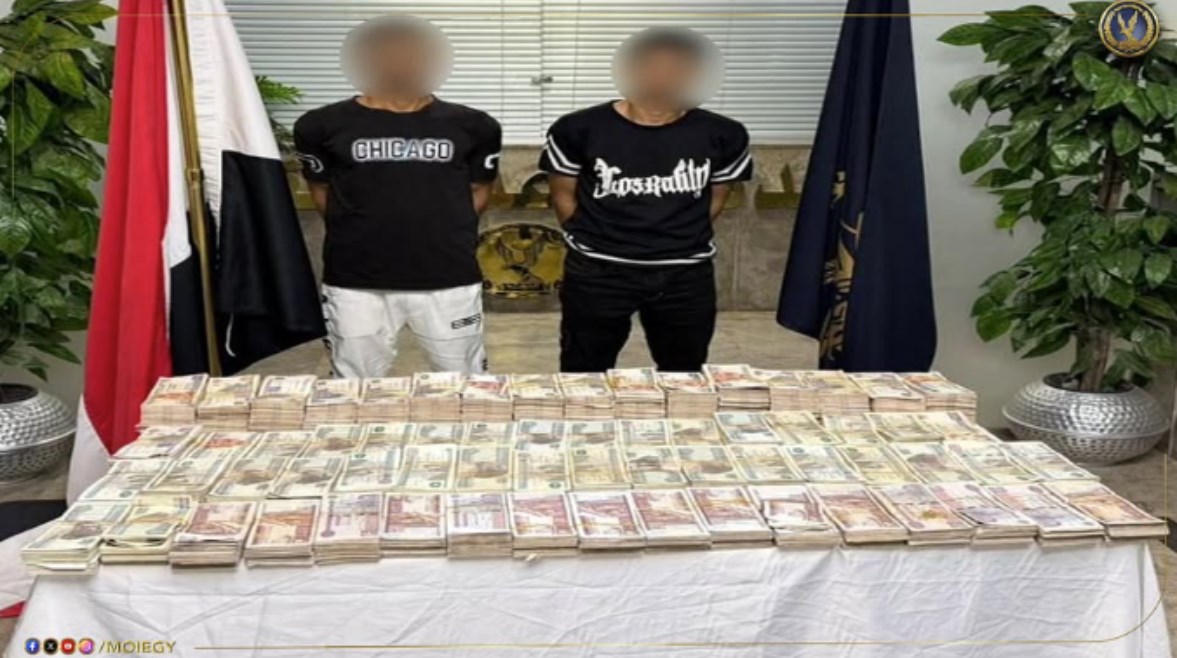 المتهمان بعد ضبطهما المتهمان بعد ضبطهما