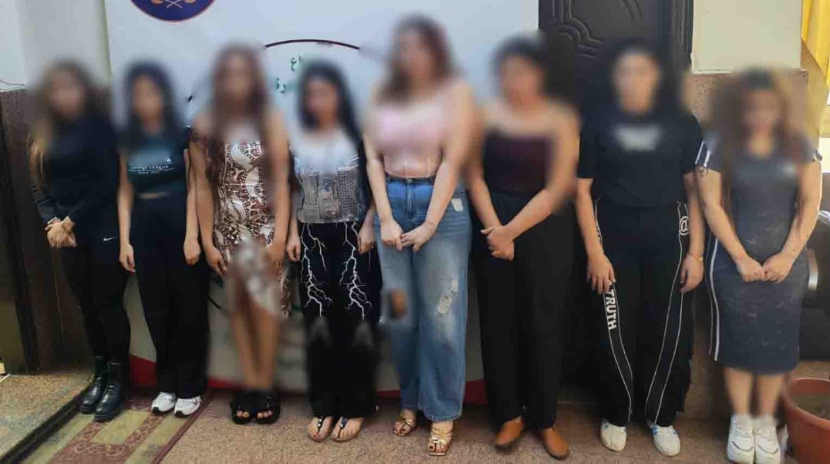 المتهمات بعد القبض عليهن المتهمات بعد القبض عليهن