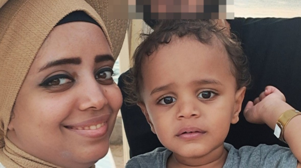 الطفل ووالدته