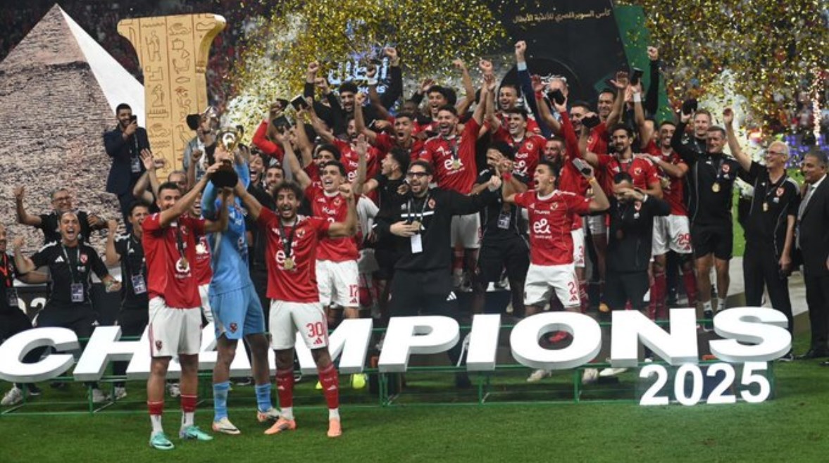 تتويج الأهلي بكأس السوبر المصري