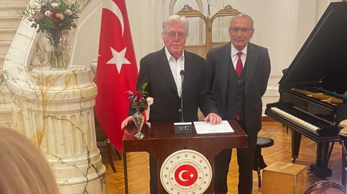 الفنان حسين فهمي 