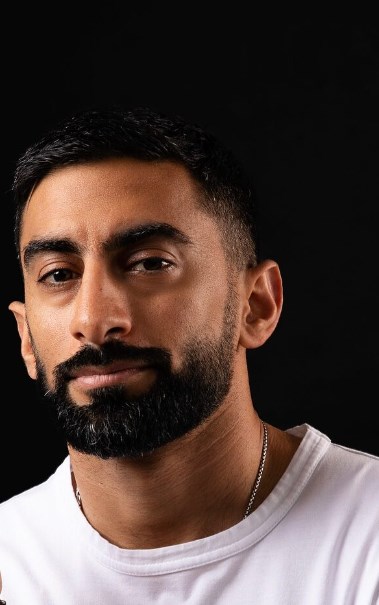 الإعلامي أنس بوخش