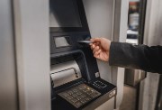 الحد الأقصى للسحب اليومي من ماكينات الصراف الآلي (ATM)