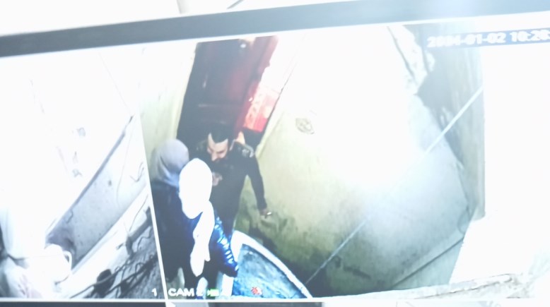 لقطات من كاميرات المراقبة في واقعة تهديد سيدة من أقاربها بسبب خلافات الميراث