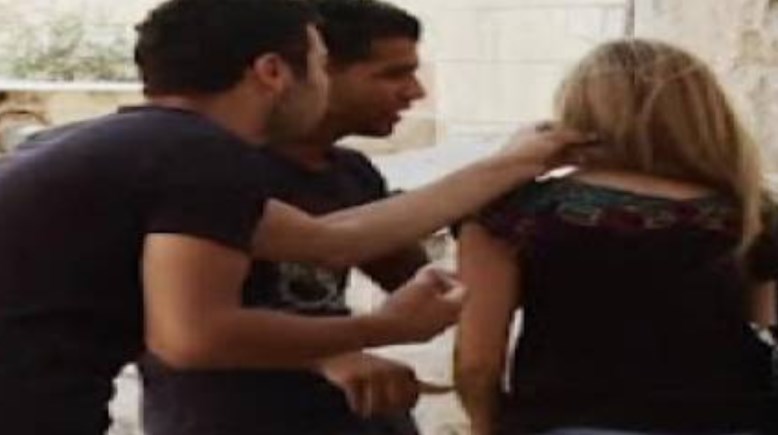 معاكسة بنت - أرشيفية