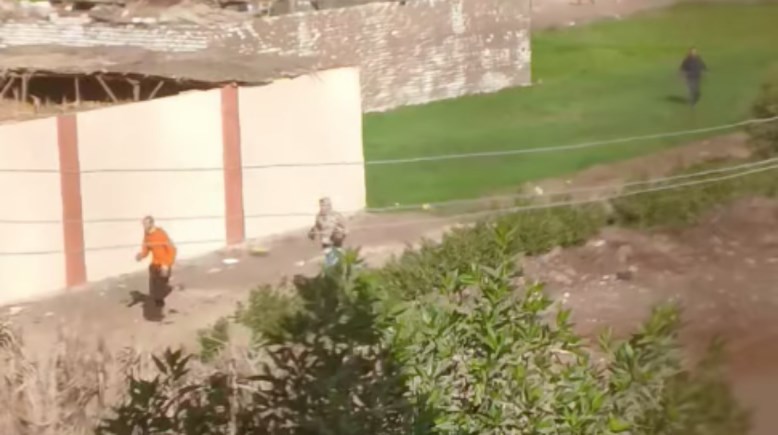 لحظة هروب مدمنين من مصحة المريوطية