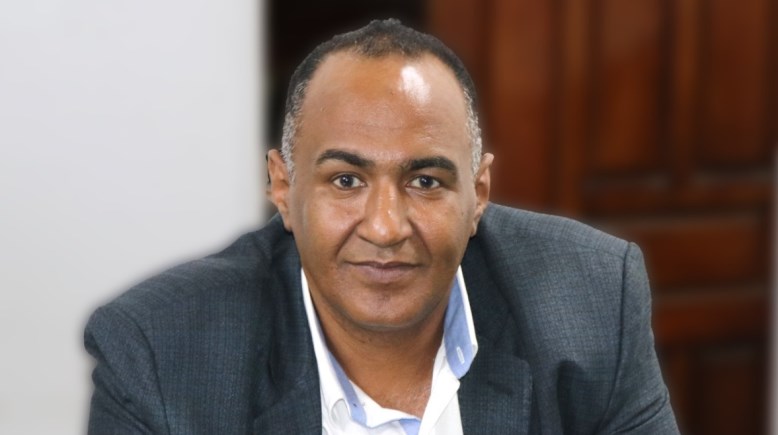 الدكتور أبو بكر القاضي الأمين العام لنقابة الأطباء