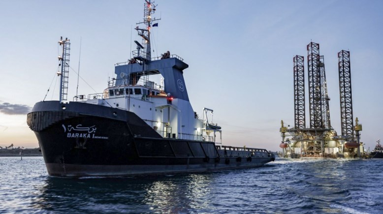 القاطرات في قناة السويس